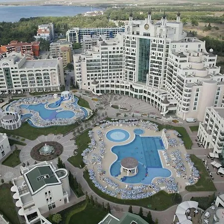 Hotel de apartamente Апартамент В Сънсет Ризорт Фемили